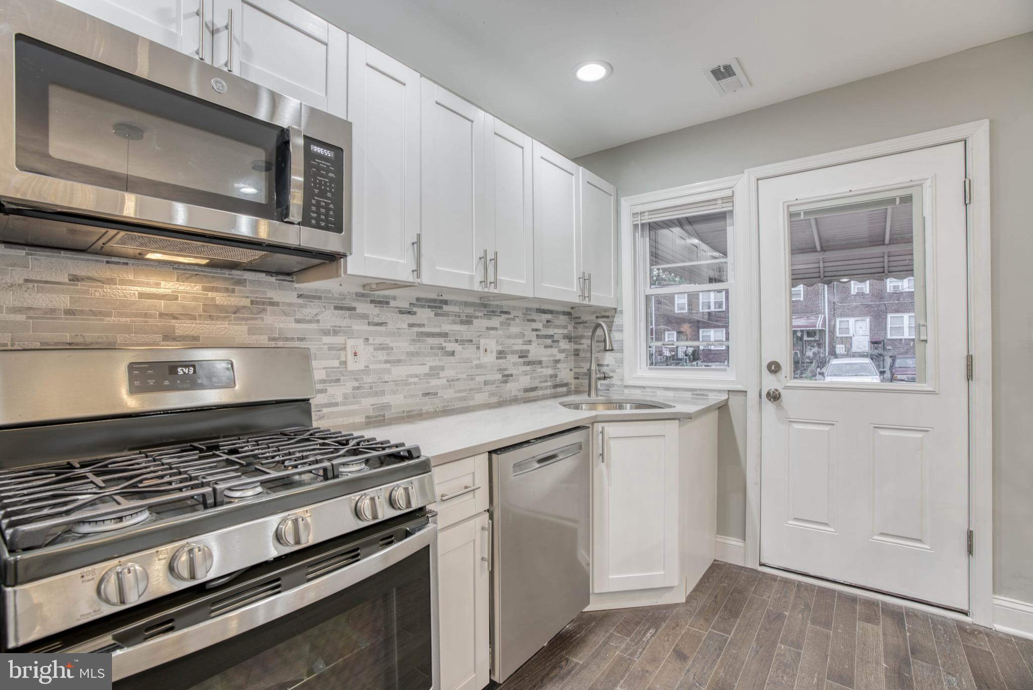 918 Kevin Road Baltimore, MD 21229 - Photo 5 of 25