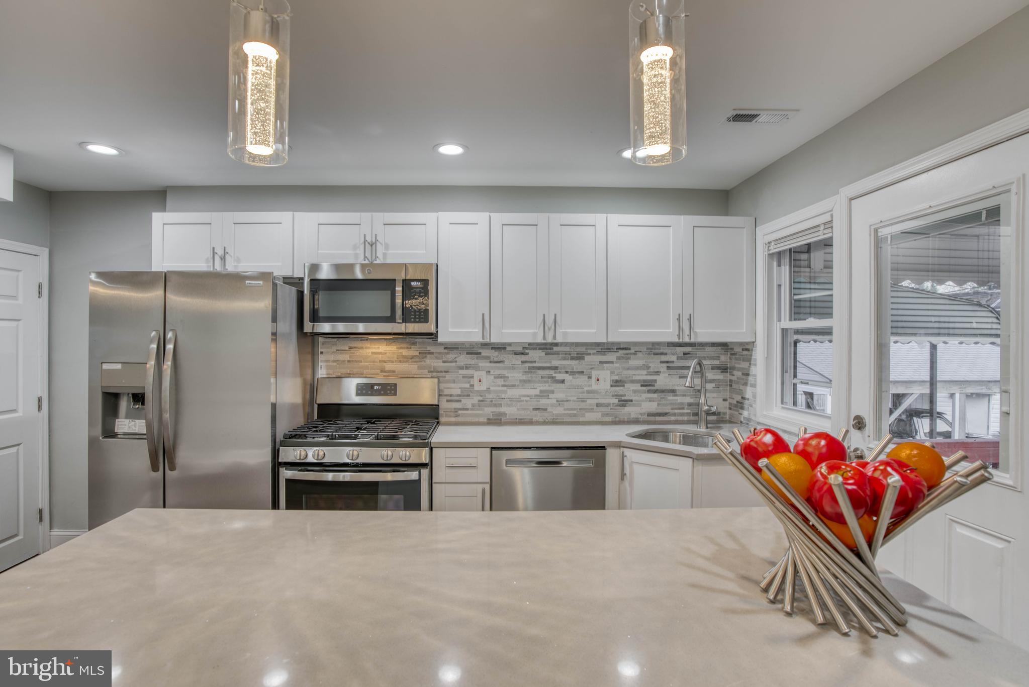 918 Kevin Road Baltimore, MD 21229 - Photo 8 of 25