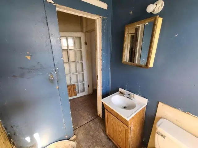 a house view with a backyard space