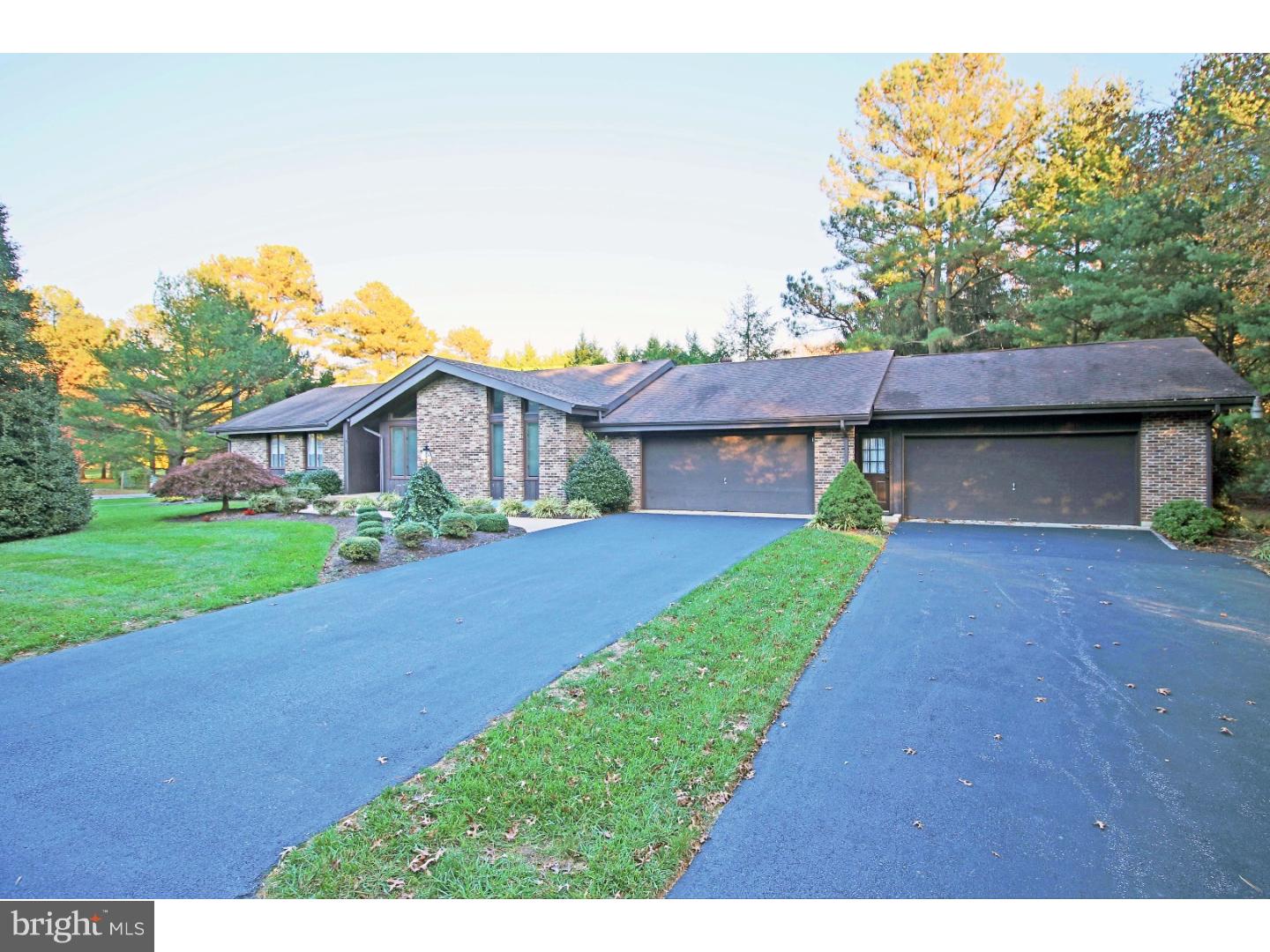 694 Hickory Ridge Road Smyrna, DE 19977 - Photo 2 of 25 Garage