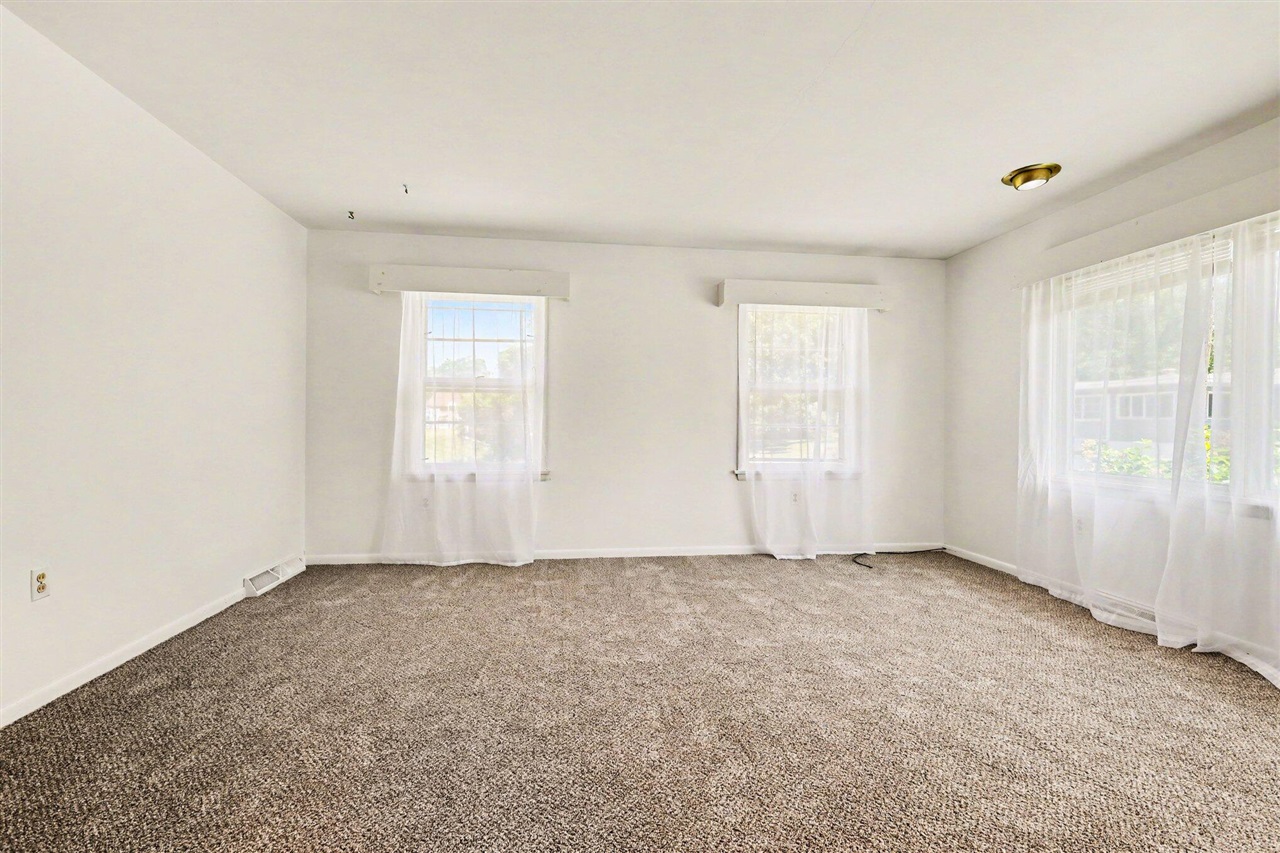 312 Cedar Street Wayland, MI 49348 - Photo 4 of 35