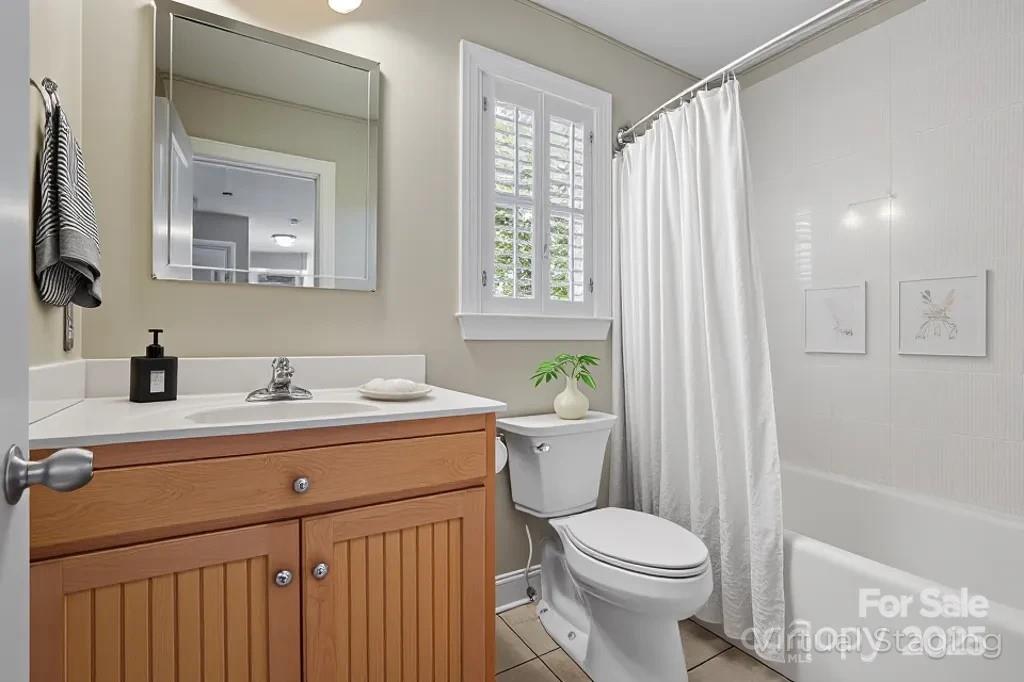 3633 Creek Ridge Drive Denver, NC 28037 - Photo 39 of 47 a bathroom with a sink toilet and shower