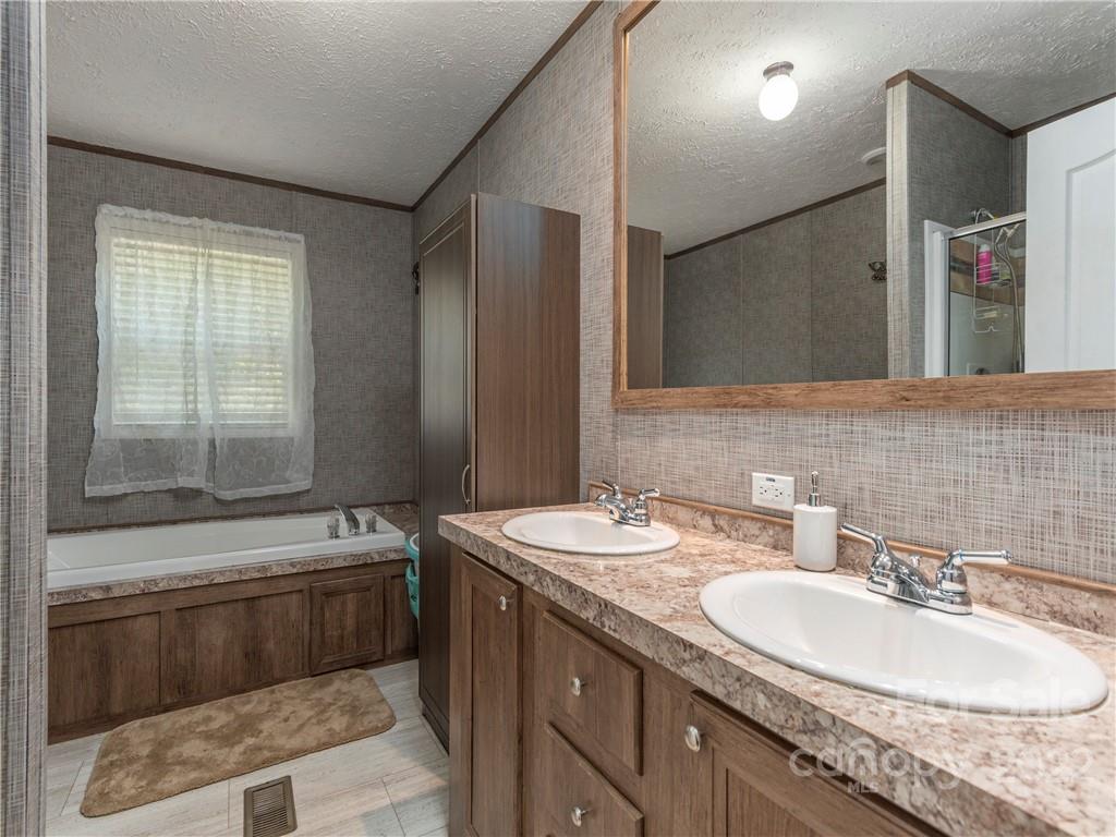 2171 Pigeon Road Waynesville, NC 28786 - Photo 15 of 35 Gallery Image 15