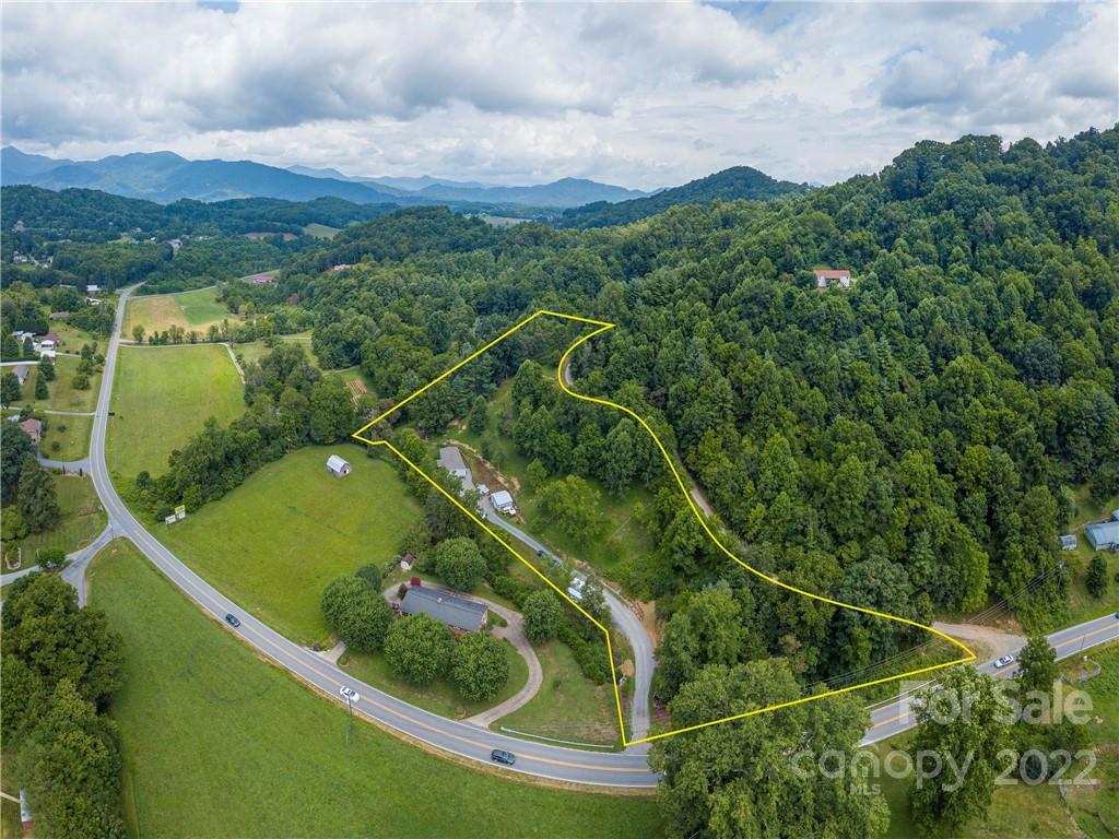 2171 Pigeon Road Waynesville, NC 28786 - Photo 3 of 35 Gallery Image 3