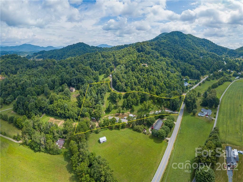 2171 Pigeon Road Waynesville, NC 28786 - Photo 33 of 35 Gallery Image 33