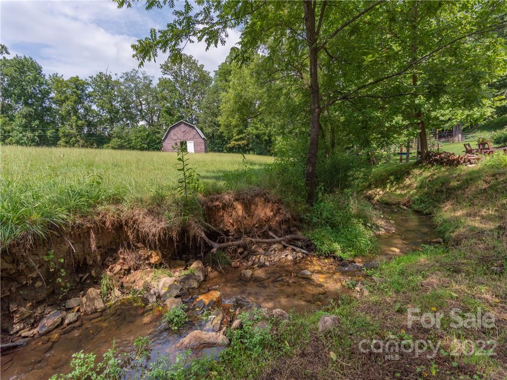 2171 Pigeon Road Waynesville, NC 28786 - Photo 4 of 35 Gallery Image 4