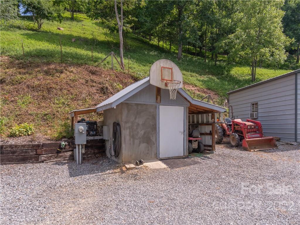 2171 Pigeon Road Waynesville, NC 28786 - Photo 5 of 35 Gallery Image 5