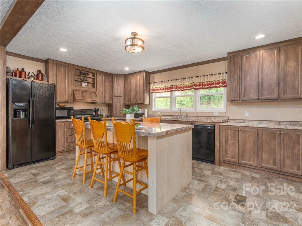2171 Pigeon Road Waynesville, NC 28786 - Photo 6 of 35 Gallery Image 6