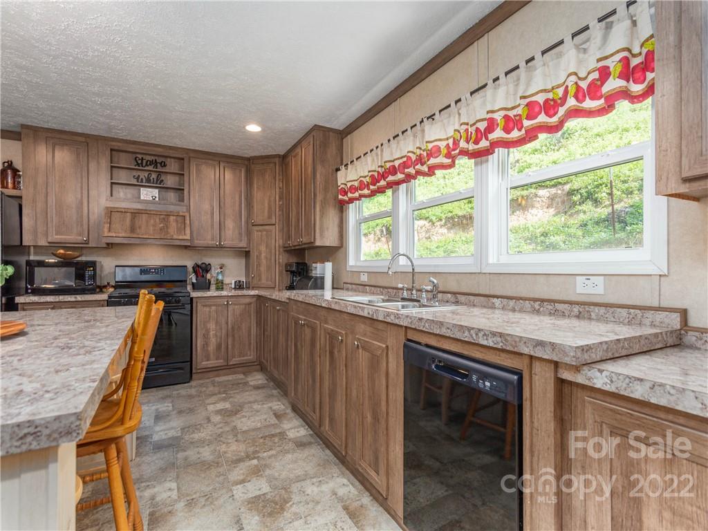 2171 Pigeon Road Waynesville, NC 28786 - Photo 8 of 35 Gallery Image 8