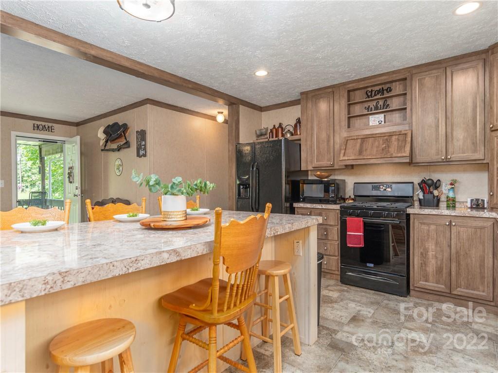 2171 Pigeon Road Waynesville, NC 28786 - Photo 9 of 35 Gallery Image 9