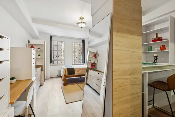 $2,750 | 320 East 42nd Street, Unit 402 | Murray Hill