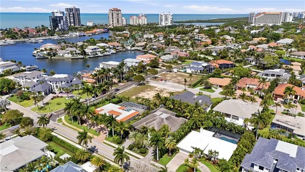 $2,850,000 | 504 Parkwood Lane, Naples, FL 34103