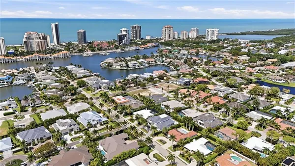 $2,850,000 | 504 Parkwood Lane, Naples, FL 34103