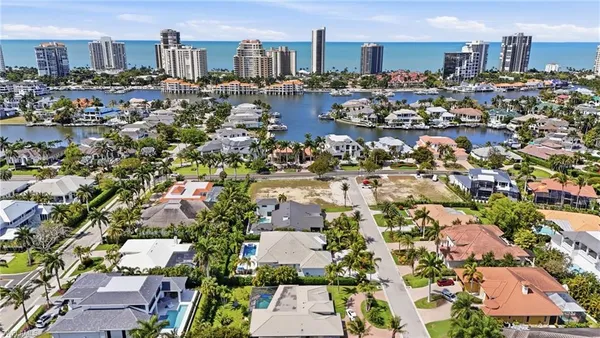 $2,850,000 | 504 Parkwood Lane, Naples, FL 34103