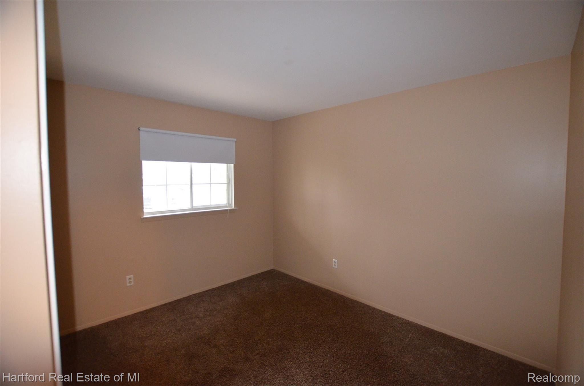23428 Middlebelt Road, Unit 13 Farmington, MI 48336 - Photo 5 of 14 DSC_1000.JPG