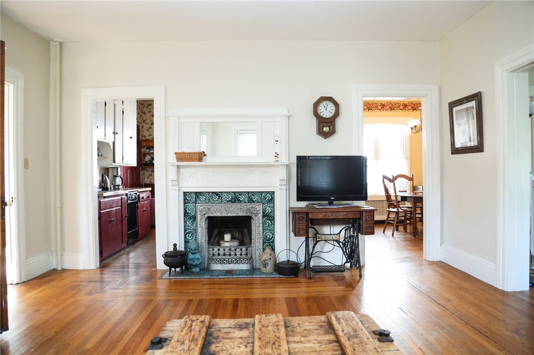98 Rutherglen Avenue Providence, RI 02907 - Photo 11 of 40 Gallery Image 11