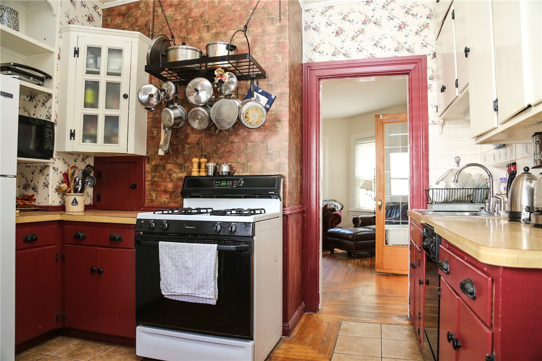 98 Rutherglen Avenue Providence, RI 02907 - Photo 19 of 40 Gallery Image 19