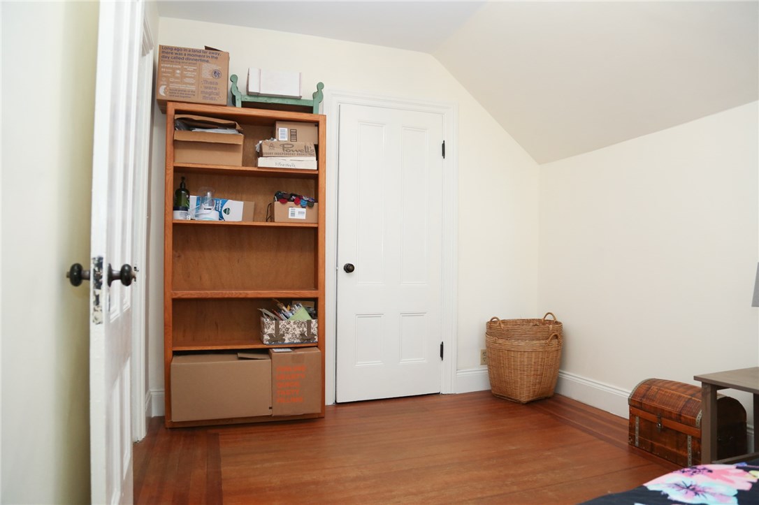 98 Rutherglen Avenue Providence, RI 02907 - Photo 25 of 40 Gallery Image 25