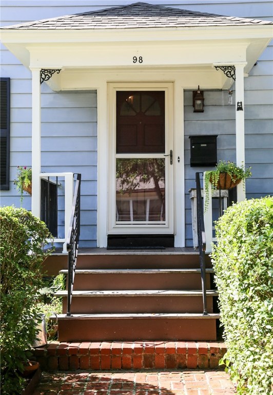 98 Rutherglen Avenue Providence, RI 02907 - Photo 3 of 40 Gallery Image 3