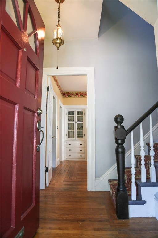 98 Rutherglen Avenue Providence, RI 02907 - Photo 4 of 40 Gallery Image 4