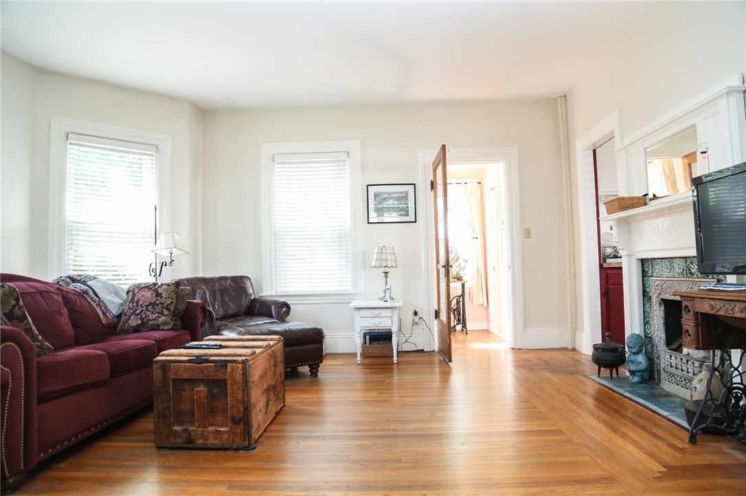 98 Rutherglen Avenue Providence, RI 02907 - Photo 9 of 40 Gallery Image 9
