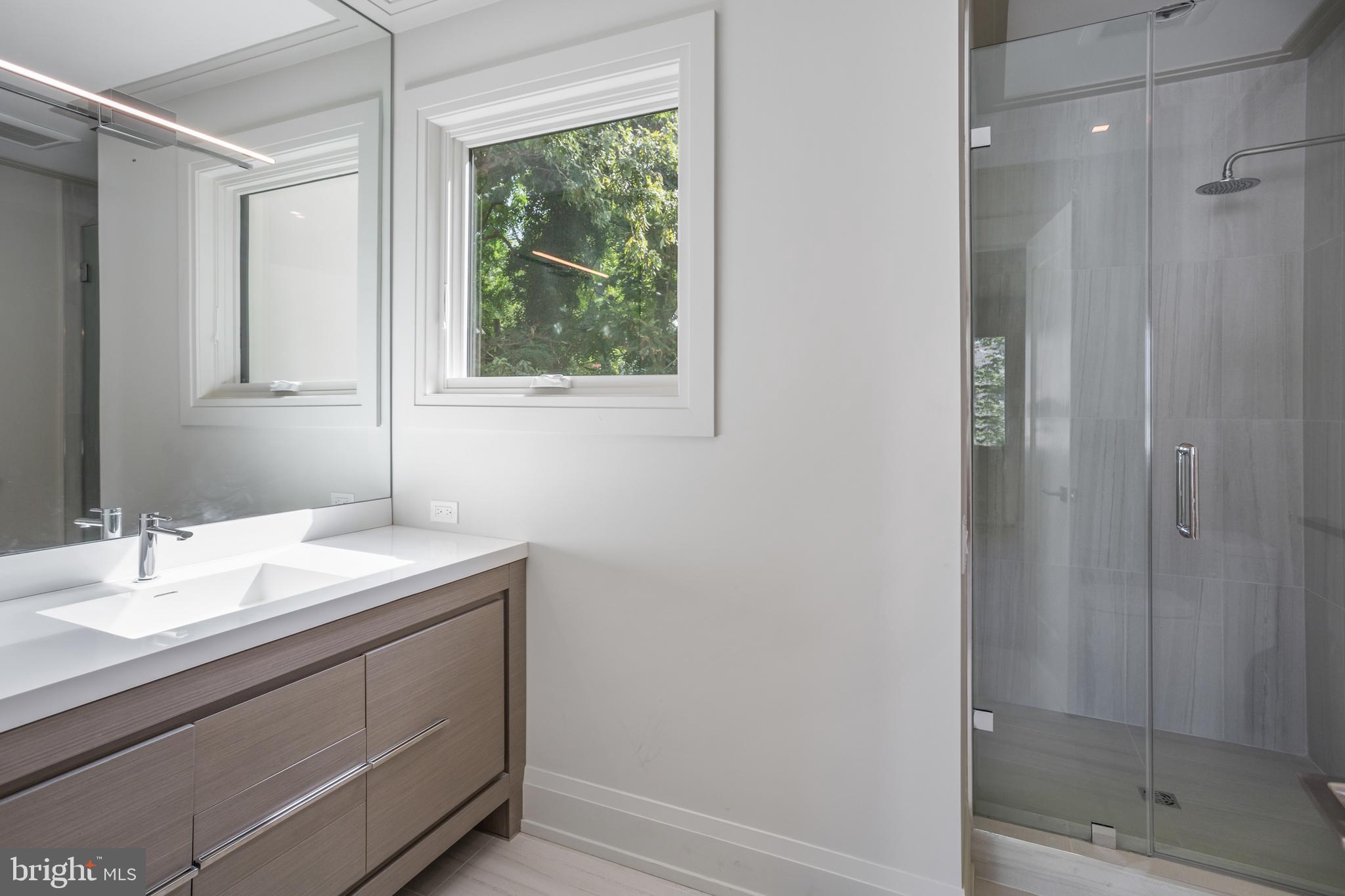 2700 Foxhall Road Northwest Washington, DC 20007 - Photo 15 of 24 En-Suite Bathroom