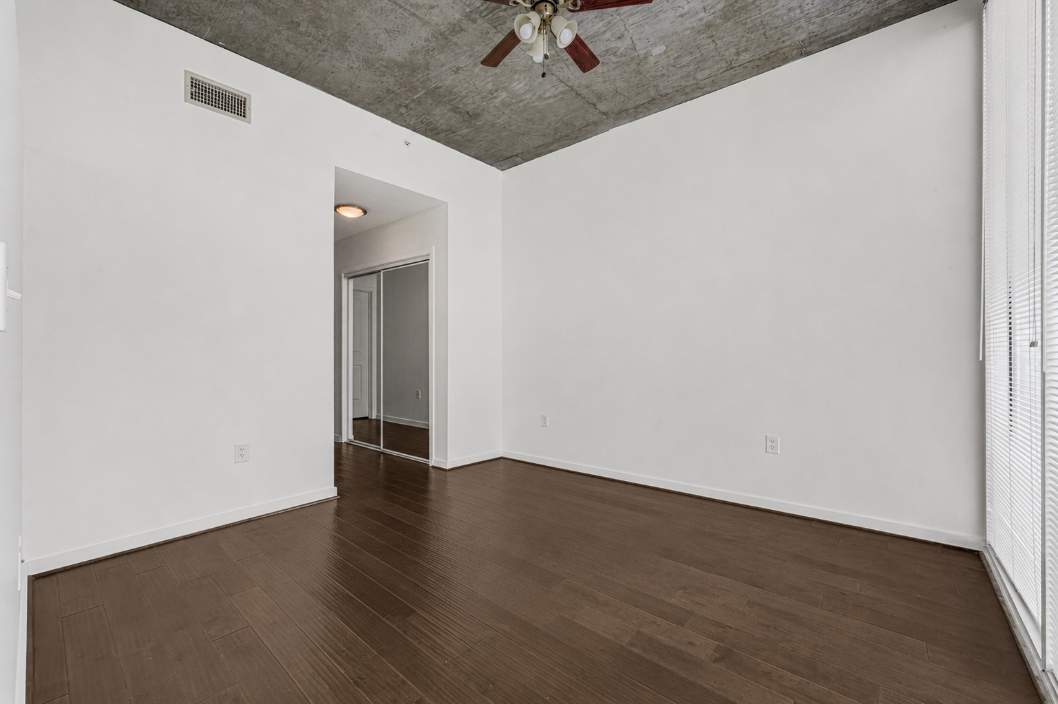 5925 Almeda Road, Unit 12308 Houston, TX 77004 - Photo 9 of 48 an empty room with a ceiling fan and carpet