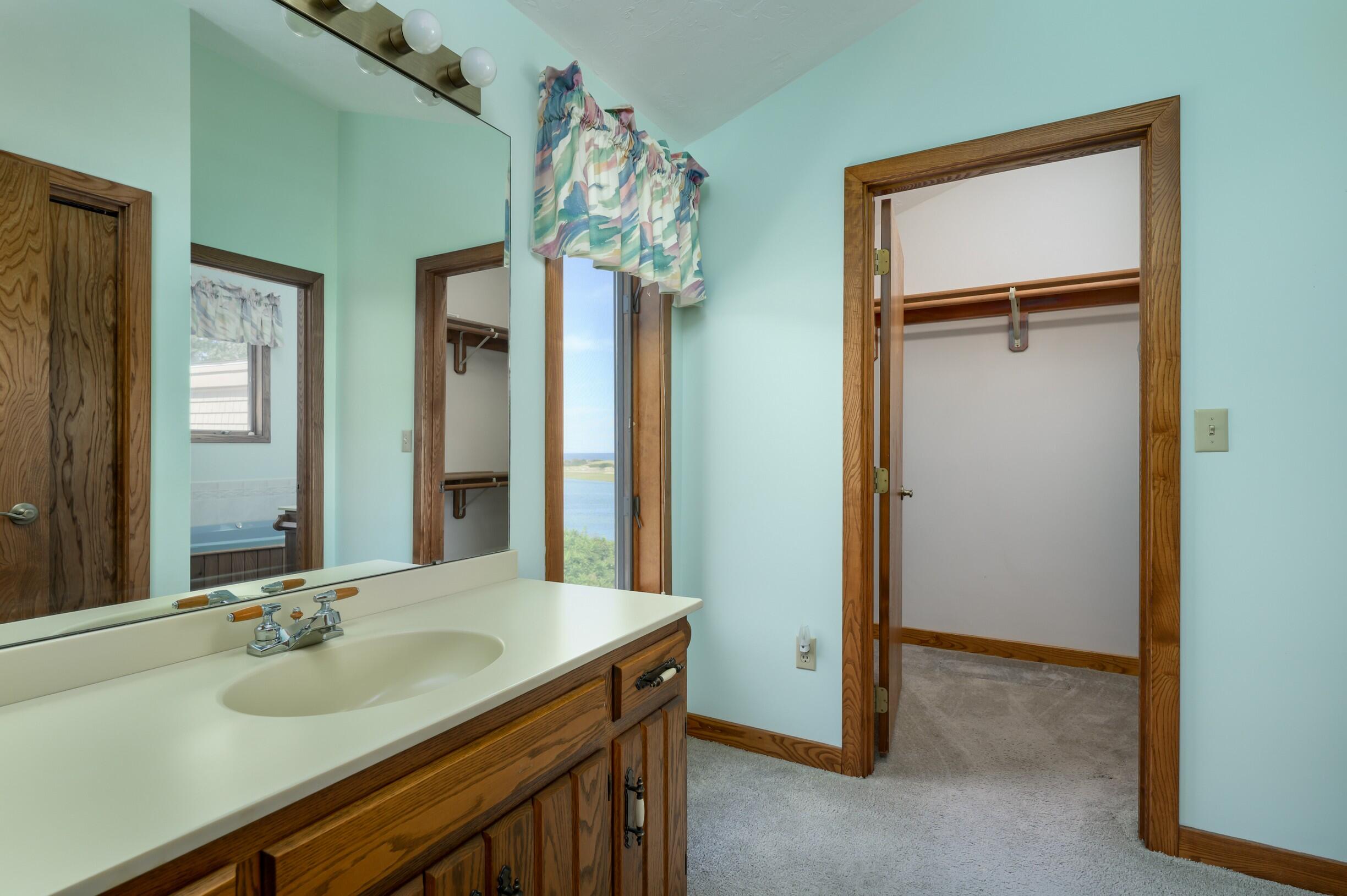 25 Fieldstone Lane Ogunquit, ME 03907 - Photo 17 of 30 Primary Bathroom