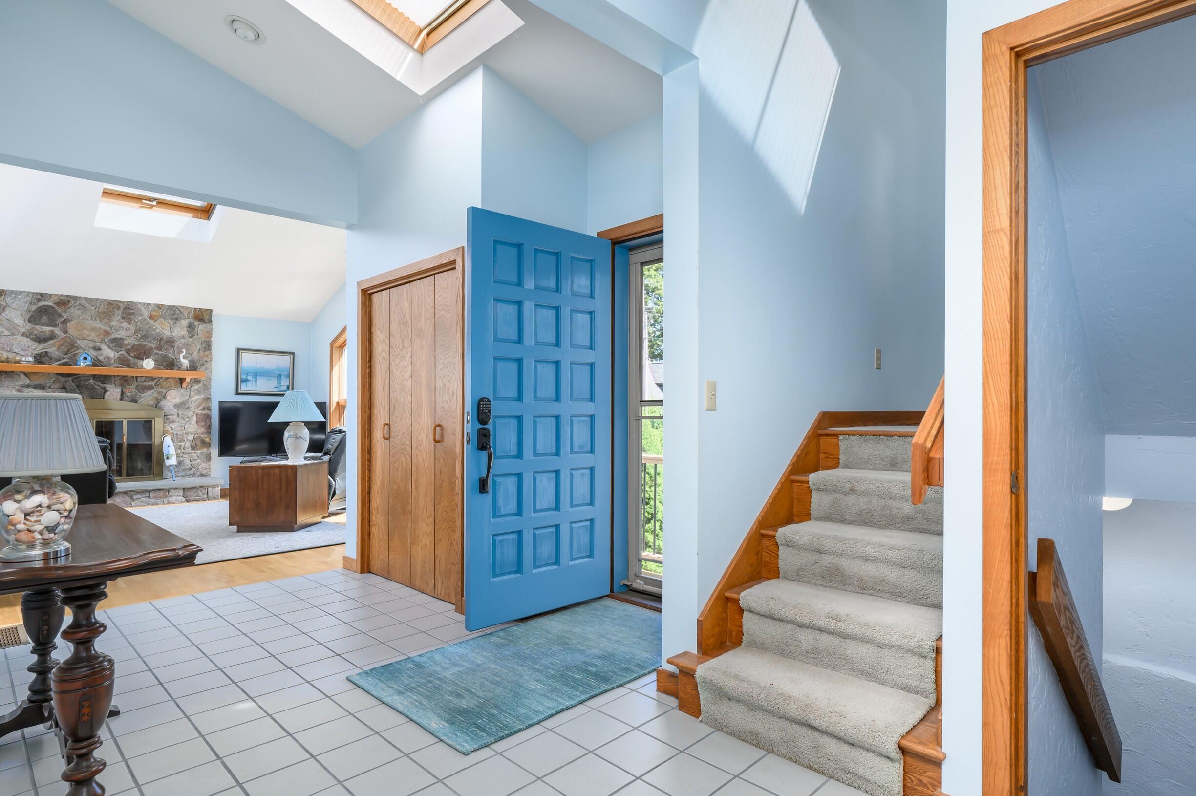 25 Fieldstone Lane Ogunquit, ME 03907 - Photo 5 of 30 Entryway