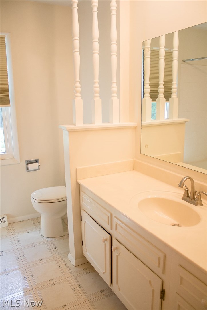 3615 Spring Valley Road Akron, OH 44333 - Photo 22 of 35