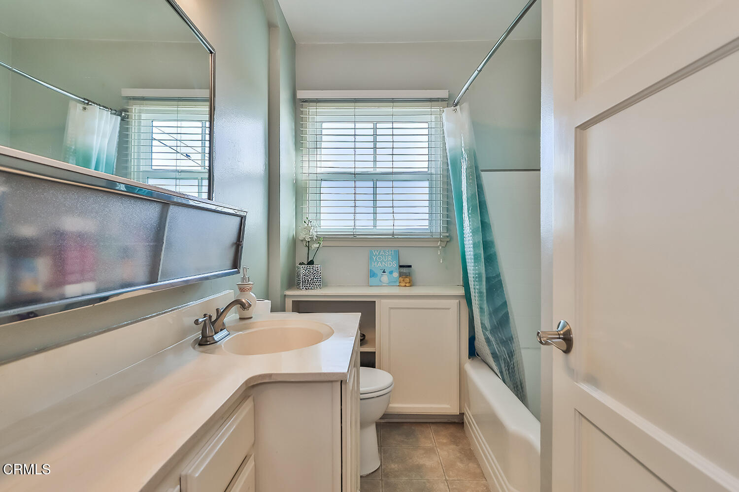 2671 Beacon Avenue Ventura, CA 93003 - Photo 25 of 37 BE22fGuest Bath1