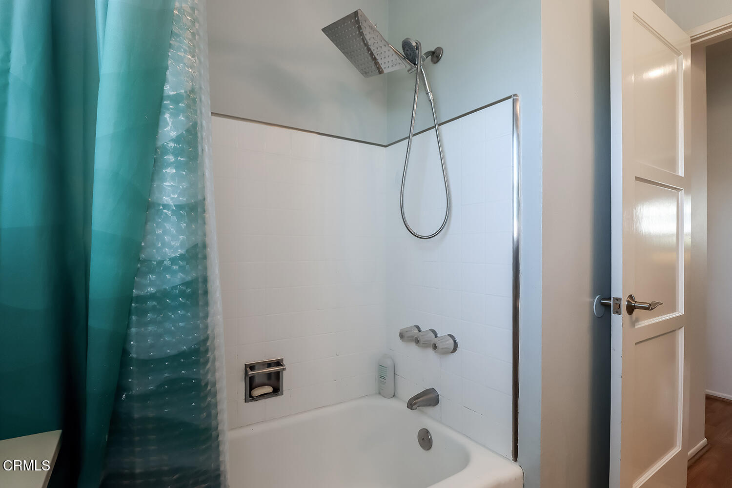 2671 Beacon Avenue Ventura, CA 93003 - Photo 26 of 37 BE23fGuest Bath3