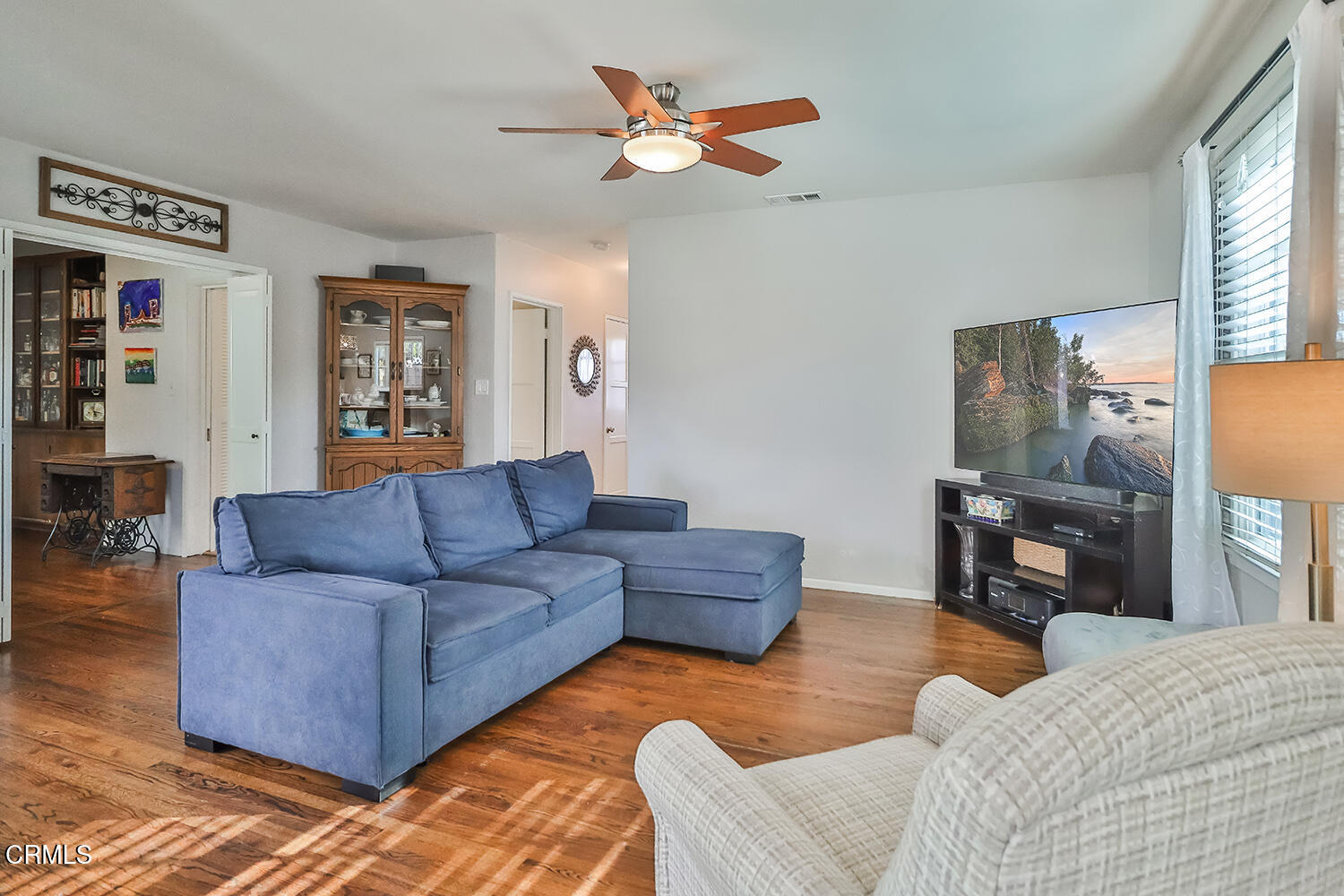 2671 Beacon Avenue Ventura, CA 93003 - Photo 8 of 37 BE9bLiving3