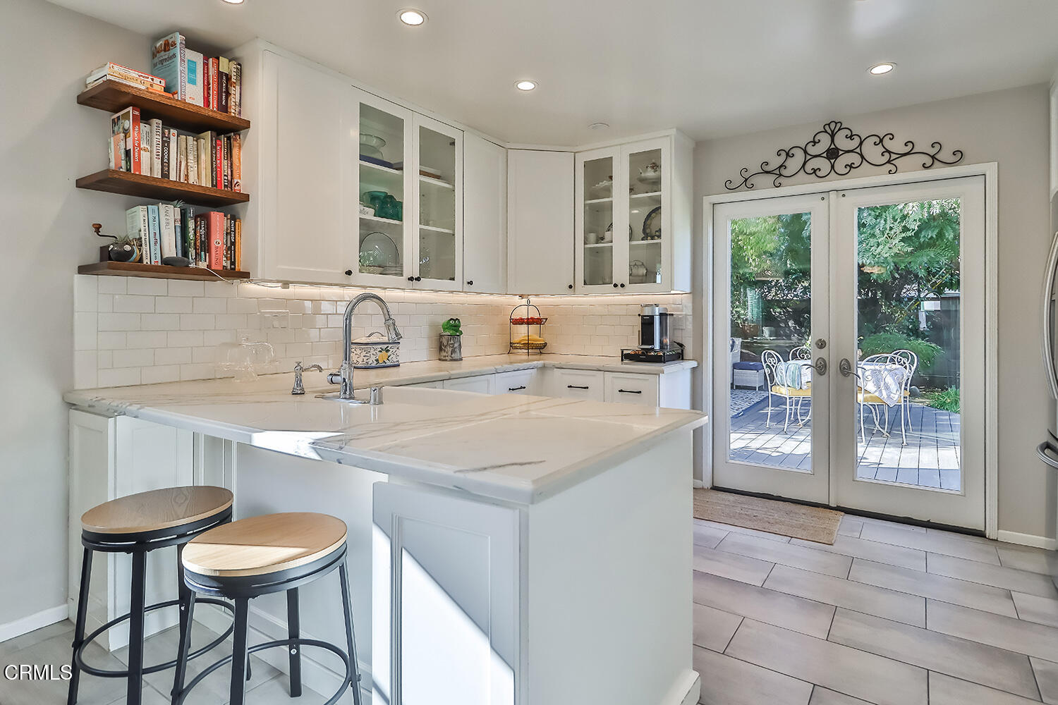 2671 Beacon Avenue Ventura, CA 93003 - Photo 10 of 37 BE12cKitchen and Dining3