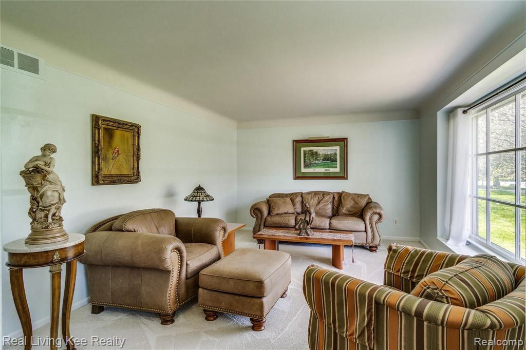 2055 Wayward Drive Rochester Hills, MI 48309 - Photo 15 of 41