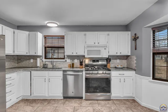 $299,900 | 3764 Southwest Deer Trail Drive, Topeka, KS 66610