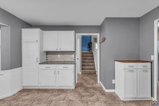 $299,900 | 3764 Southwest Deer Trail Drive, Topeka, KS 66610