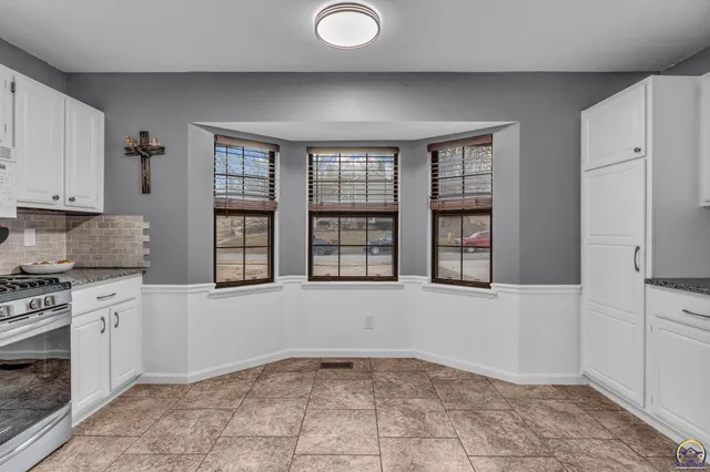 $299,900 | 3764 Southwest Deer Trail Drive, Topeka, KS 66610