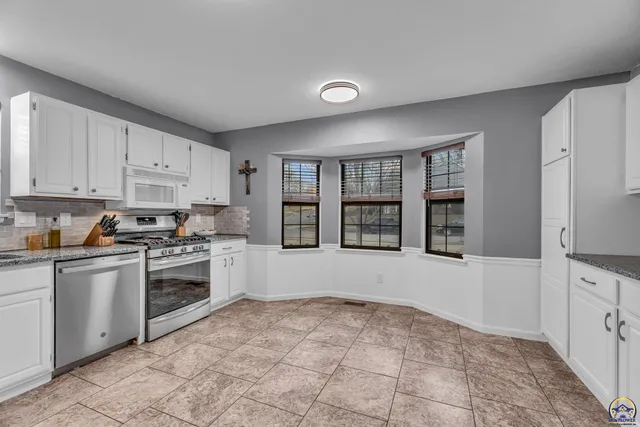 $299,900 | 3764 Southwest Deer Trail Drive, Topeka, KS 66610