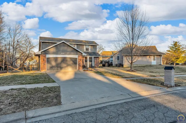$299,900 | 3764 Southwest Deer Trail Drive, Topeka, KS 66610