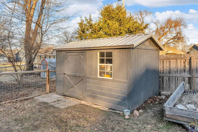 $299,900 | 3764 Southwest Deer Trail Drive, Topeka, KS 66610