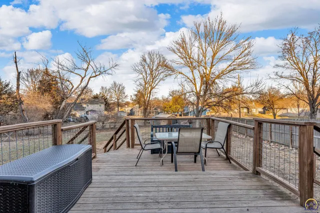 $299,900 | 3764 Southwest Deer Trail Drive, Topeka, KS 66610