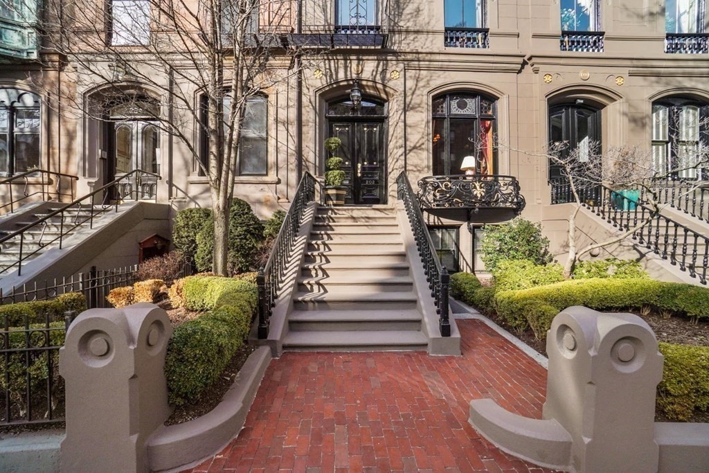 202 Beacon Street, Unit 3 Boston, MA 02116 - Photo 2 of 41