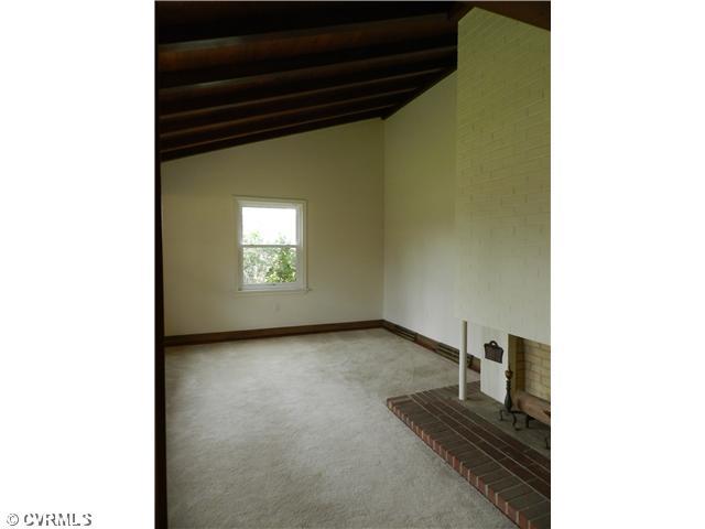 9118 Westone Road Mechanicsville, VA 23116 - Photo 5 of 12 Living Room