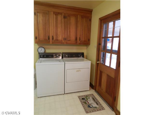 9118 Westone Road Mechanicsville, VA 23116 - Photo 7 of 12 Laundry