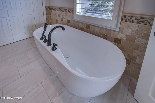 $697,000 | 309 Chuniloti Circle, Loudon, TN 37774