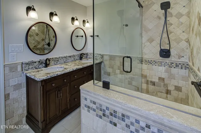 $697,000 | 309 Chuniloti Circle, Loudon, TN 37774