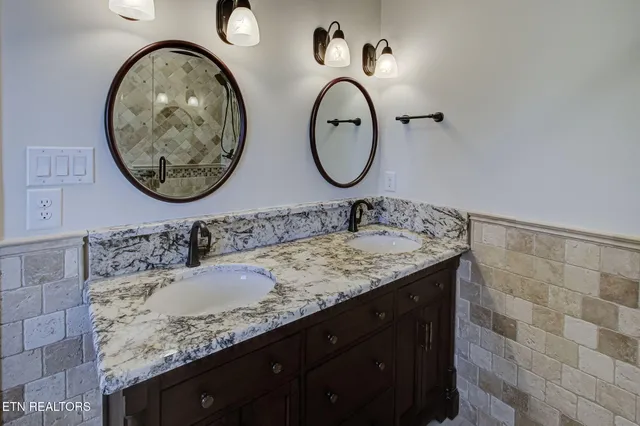 $697,000 | 309 Chuniloti Circle, Loudon, TN 37774