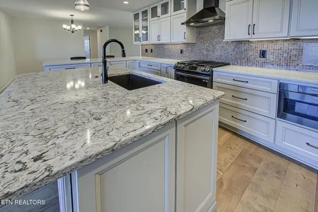 $697,000 | 309 Chuniloti Circle, Loudon, TN 37774