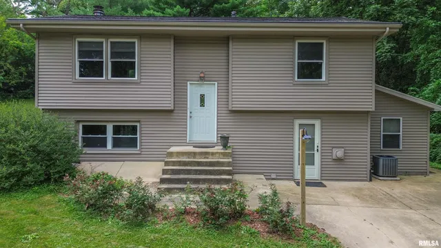 $349,900 | 18196-18200 River Road, Danvers, IL 61732